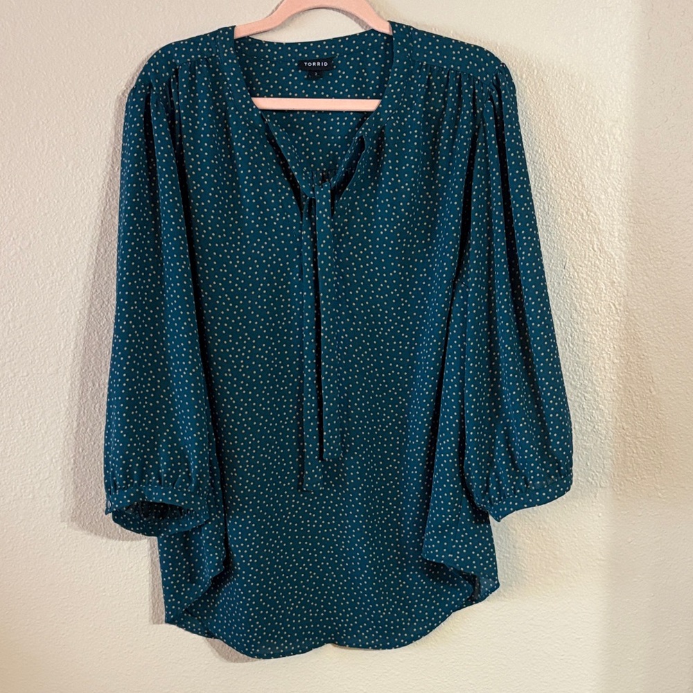 Torrid Harper blouse in teal with tiny gold dots